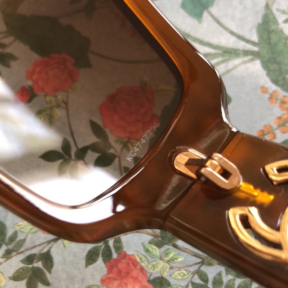 Chanel CC Sunglasses - Picture 5 of 8